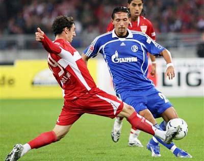 引发连锁效 引发连锁效